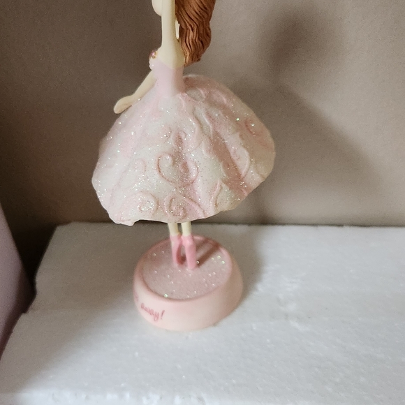 Vintage Grasslands Ballerina Figurine - Picture 3 of 6